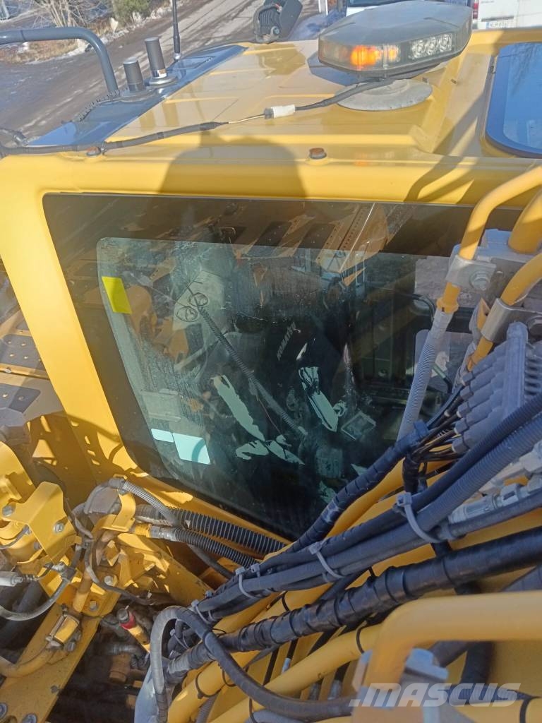 Komatsu PC 210 LC-11 履带挖掘机