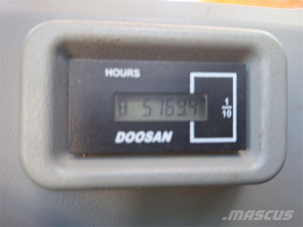Doosan DX235LCR-5 PYÖRITTÄJÄLLÄ 履带挖掘机