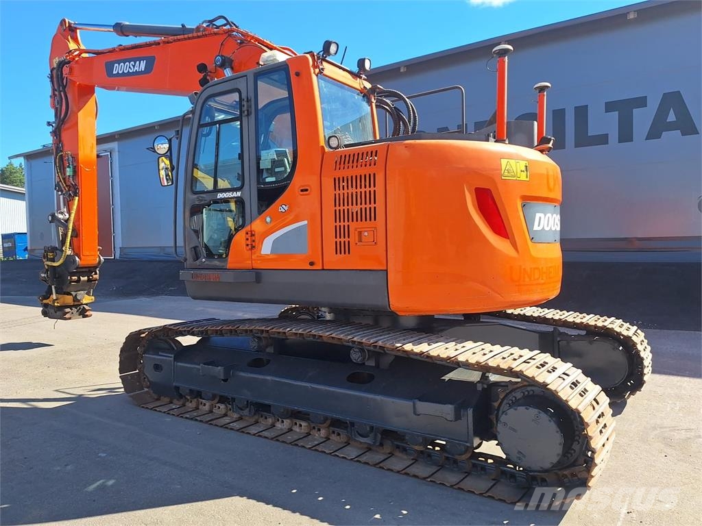 Doosan DX235LCR-5 PYÖRITTÄJÄLLÄ 履带挖掘机