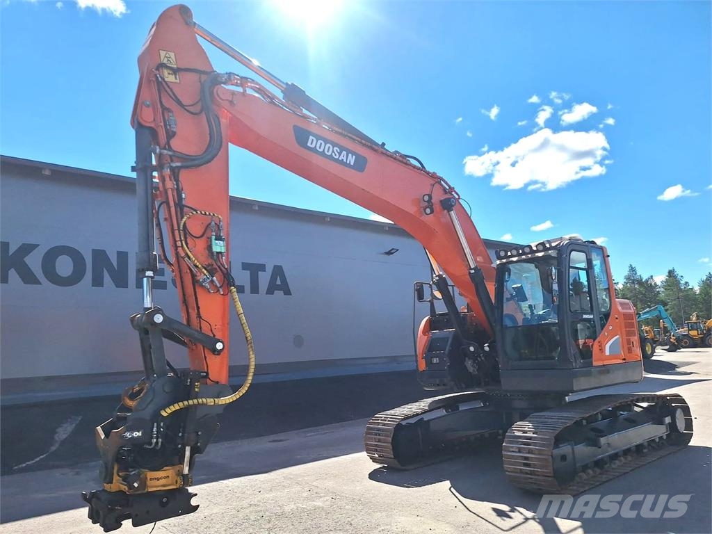 Doosan DX235LCR-5 PYÖRITTÄJÄLLÄ 履带挖掘机