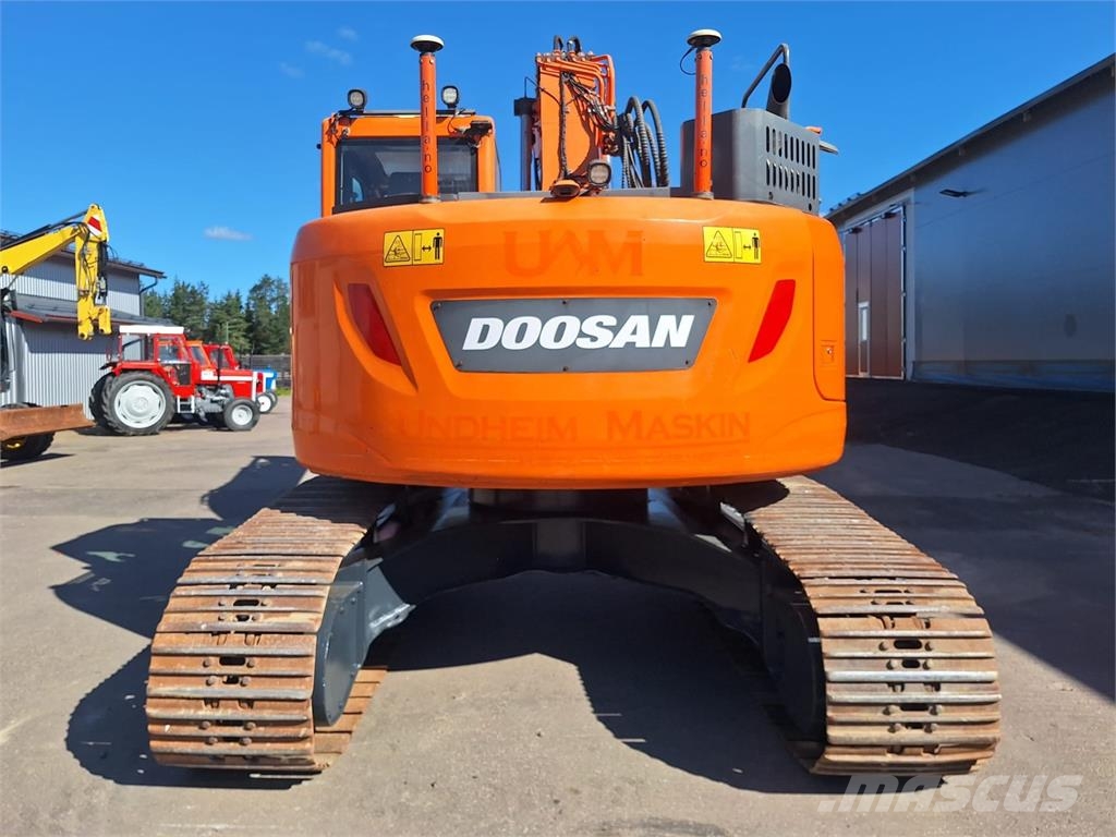 Doosan DX235LCR-5 PYÖRITTÄJÄLLÄ 履带挖掘机