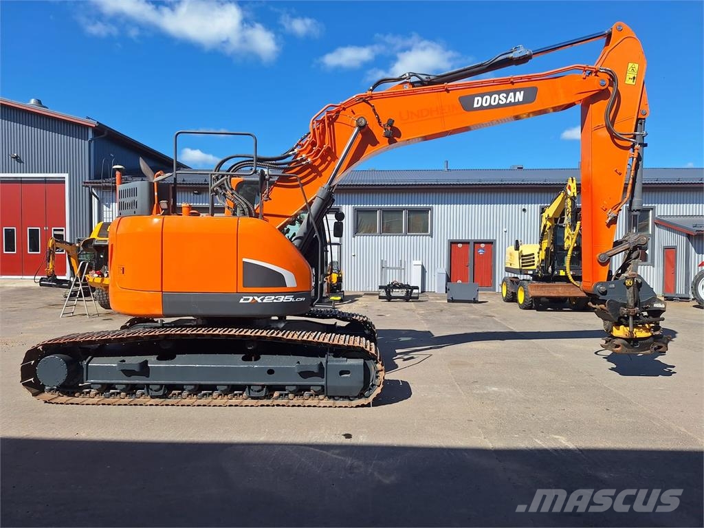 Doosan DX235LCR-5 PYÖRITTÄJÄLLÄ 履带挖掘机