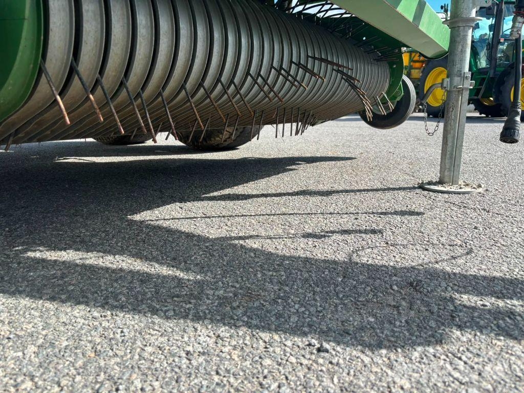 Krone COMPRIMA V150 Enfardadeira de rolos