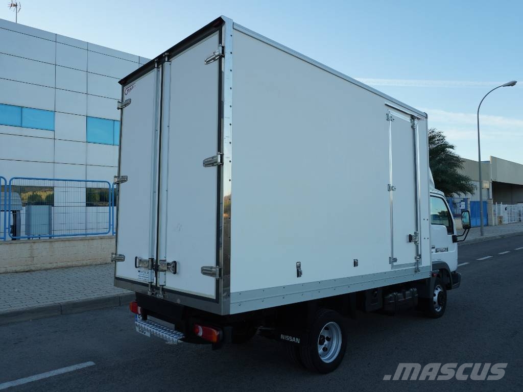 Nissan CABSTAR 120 ¡¡¡SOLO 65.000 KMS!!! Camion Fourgon