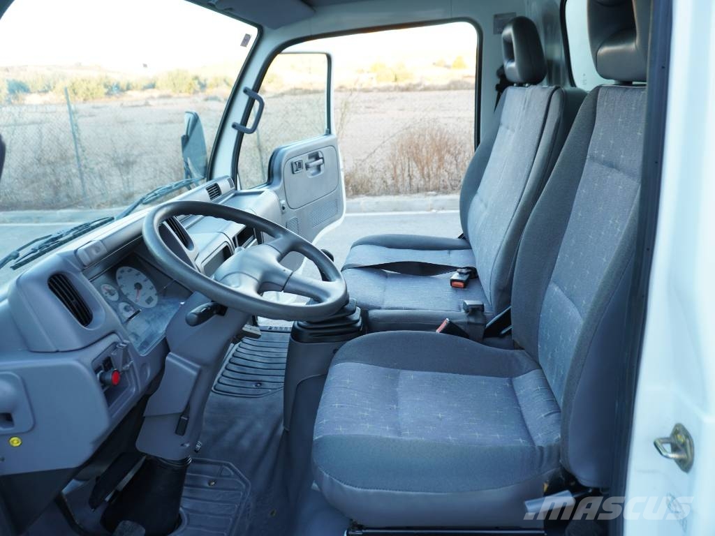Nissan CABSTAR 120 ¡¡¡SOLO 65.000 KMS!!! Camion Fourgon