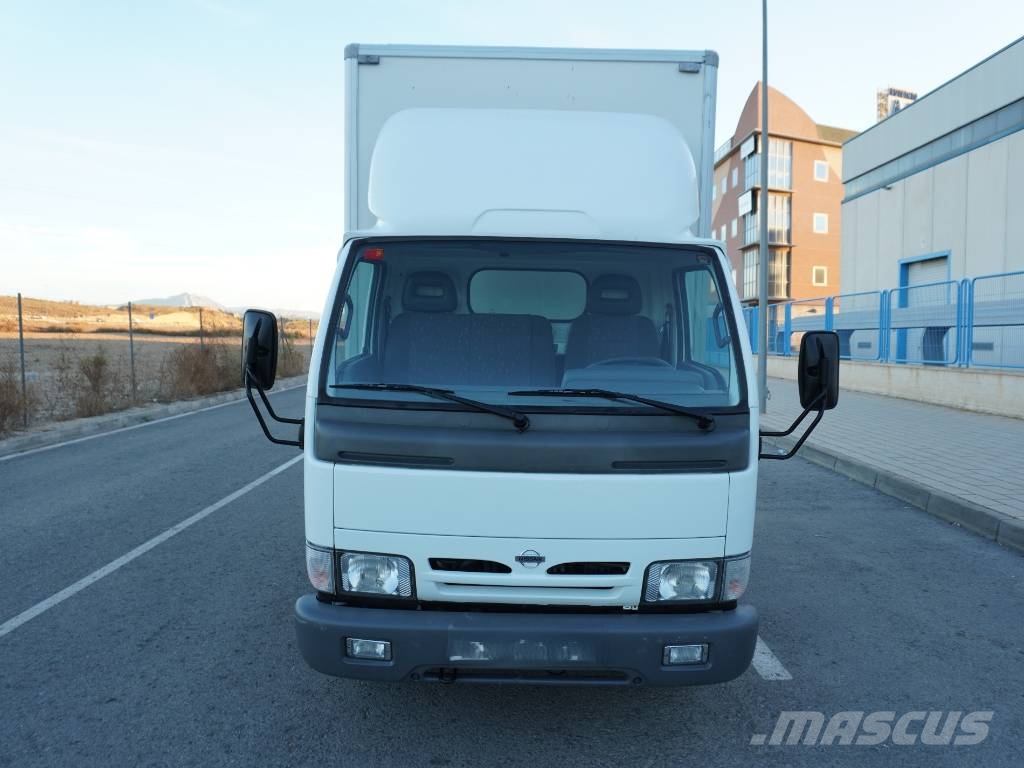 Nissan CABSTAR 120 ¡¡¡SOLO 65.000 KMS!!! Camion Fourgon