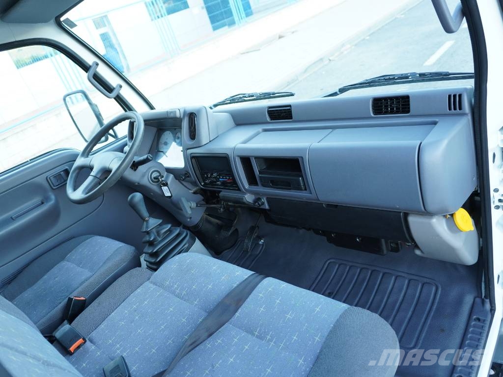 Nissan CABSTAR 120 ¡¡¡SOLO 65.000 KMS!!! Camion Fourgon