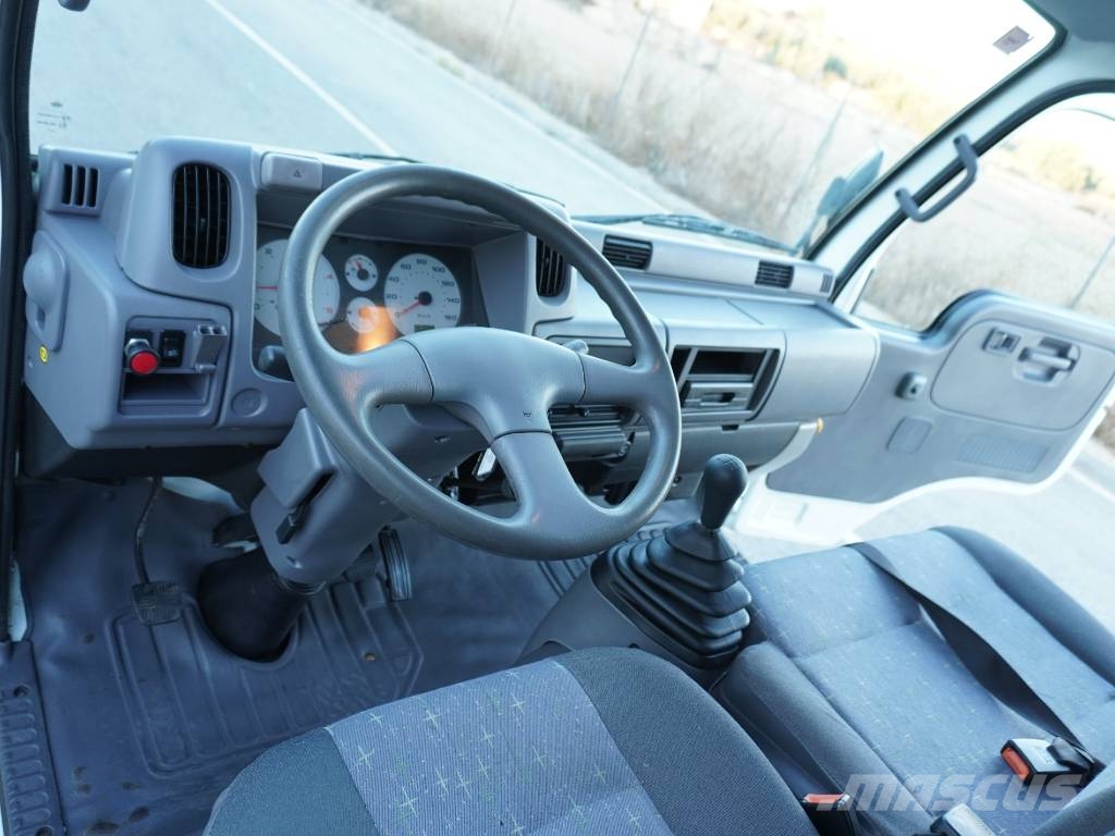 Nissan CABSTAR 120 ¡¡¡SOLO 65.000 KMS!!! Camion Fourgon