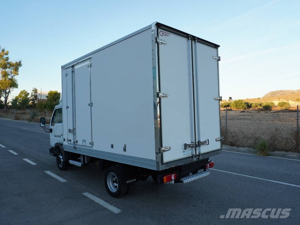Nissan CABSTAR 120 ¡¡¡SOLO 65.000 KMS!!! Camion Fourgon