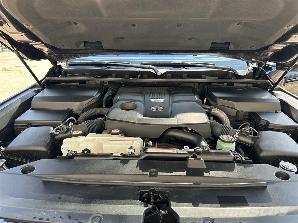 Toyota Land Cruiser VIN 466 Carros