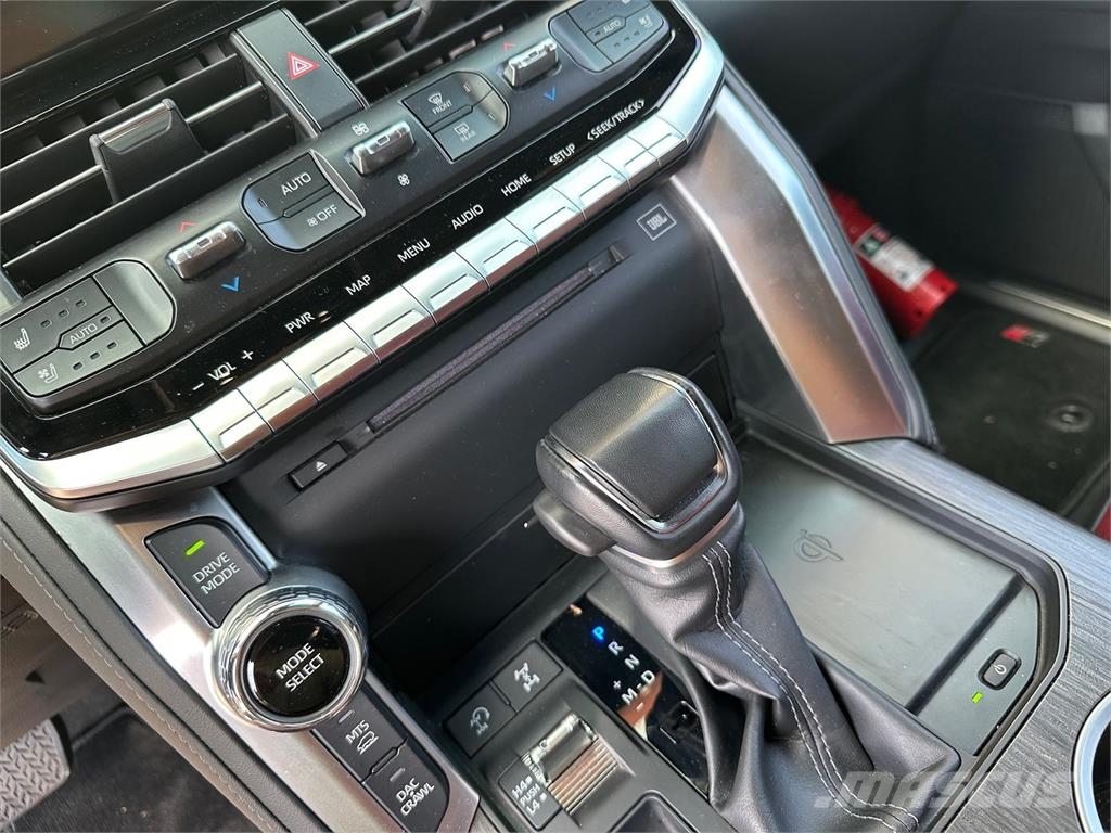 Toyota Land Cruiser VIN 466 Carros