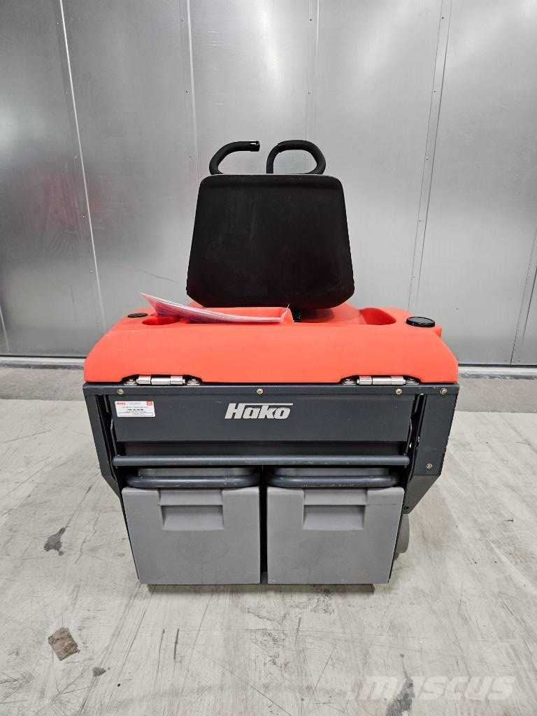 Hako Sweepmaster B800R Stroji za notranje pometanje