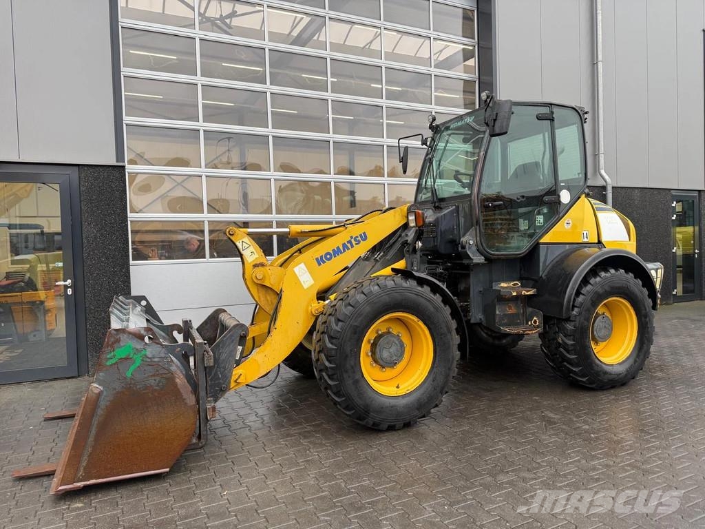 Komatsu WA100M-5 Iekrāvēji uz riteņiem