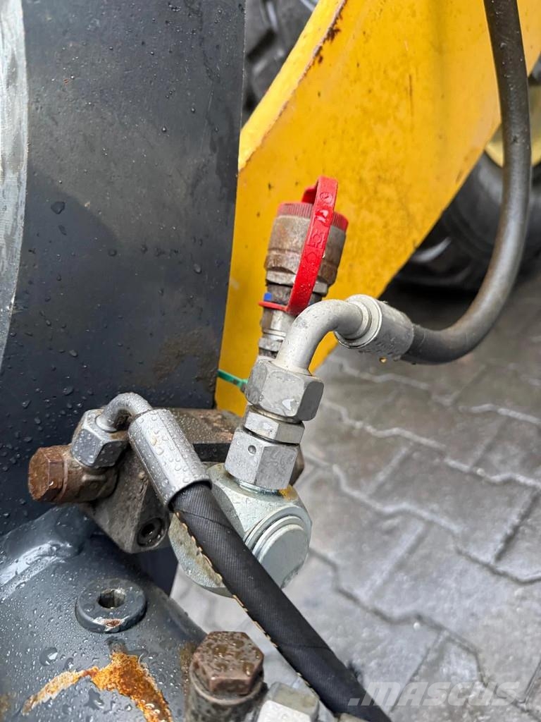 Komatsu WA100M-5 Iekrāvēji uz riteņiem