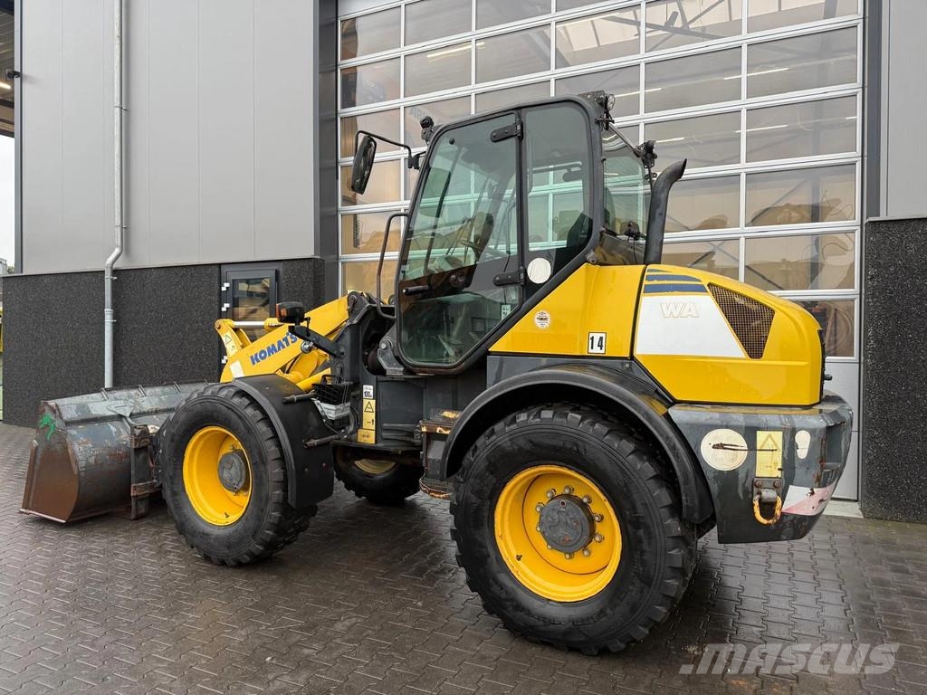 Komatsu WA100M-5 Iekrāvēji uz riteņiem