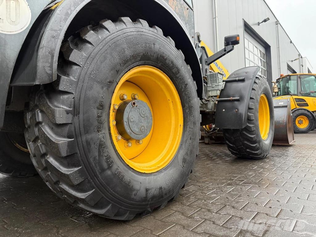 Komatsu WA100M-5 Iekrāvēji uz riteņiem