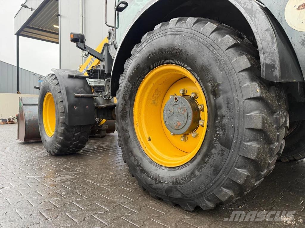 Komatsu WA100M-5 Iekrāvēji uz riteņiem