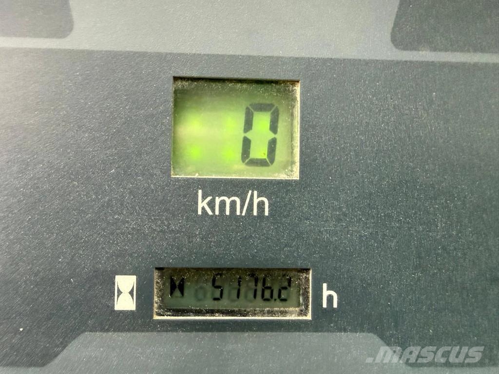 Komatsu WA100M-5 Iekrāvēji uz riteņiem