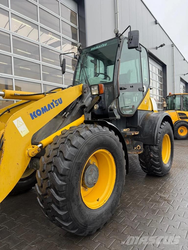 Komatsu WA100M-5 Iekrāvēji uz riteņiem