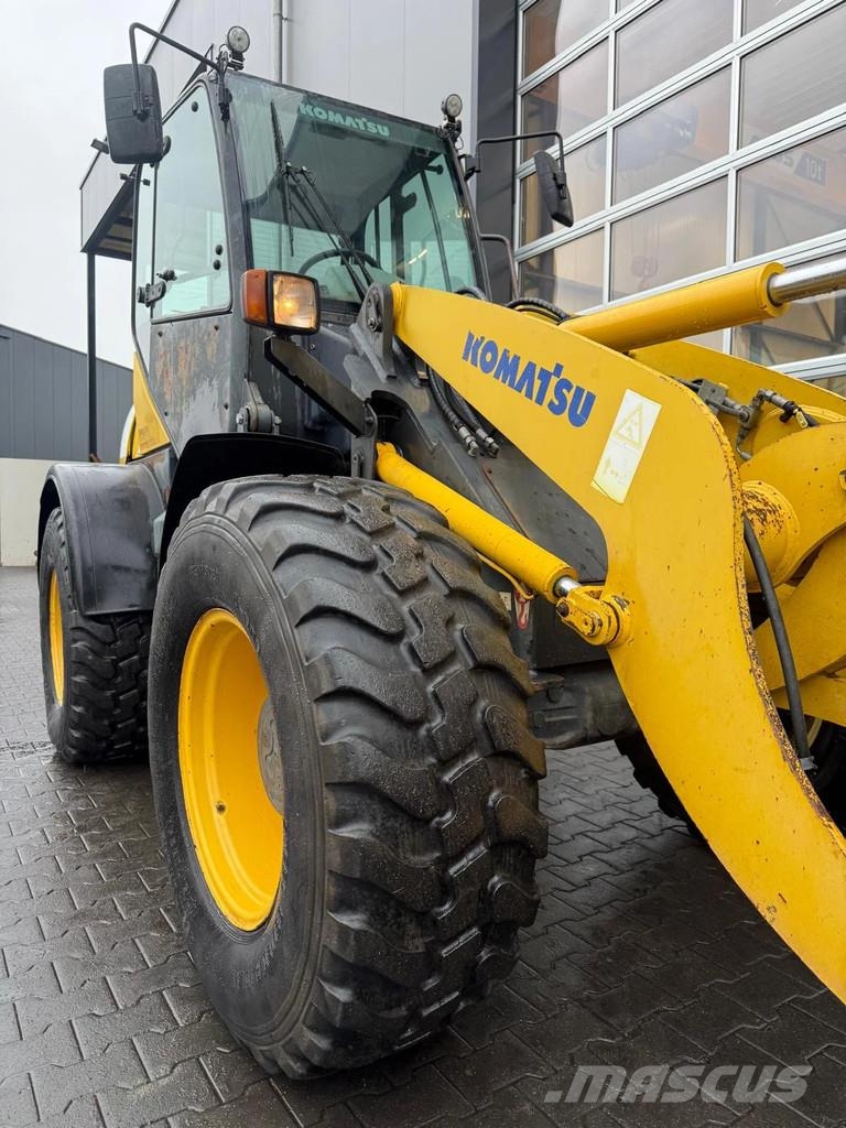 Komatsu WA100M-5 Iekrāvēji uz riteņiem