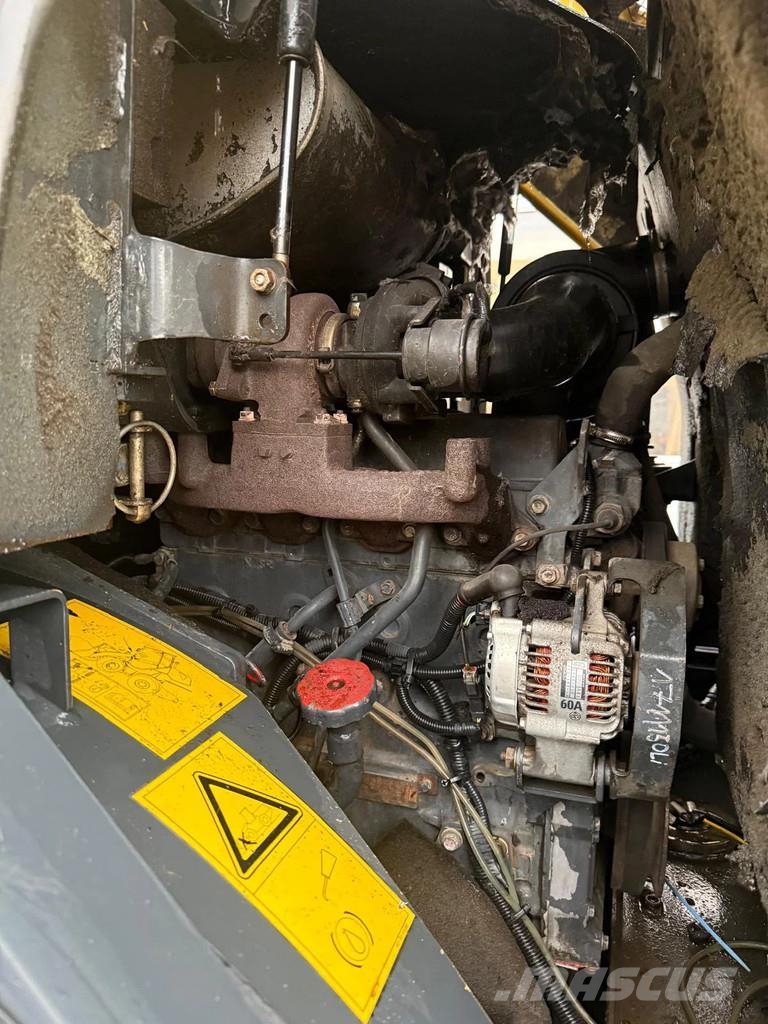 Komatsu WA100M-5 Iekrāvēji uz riteņiem