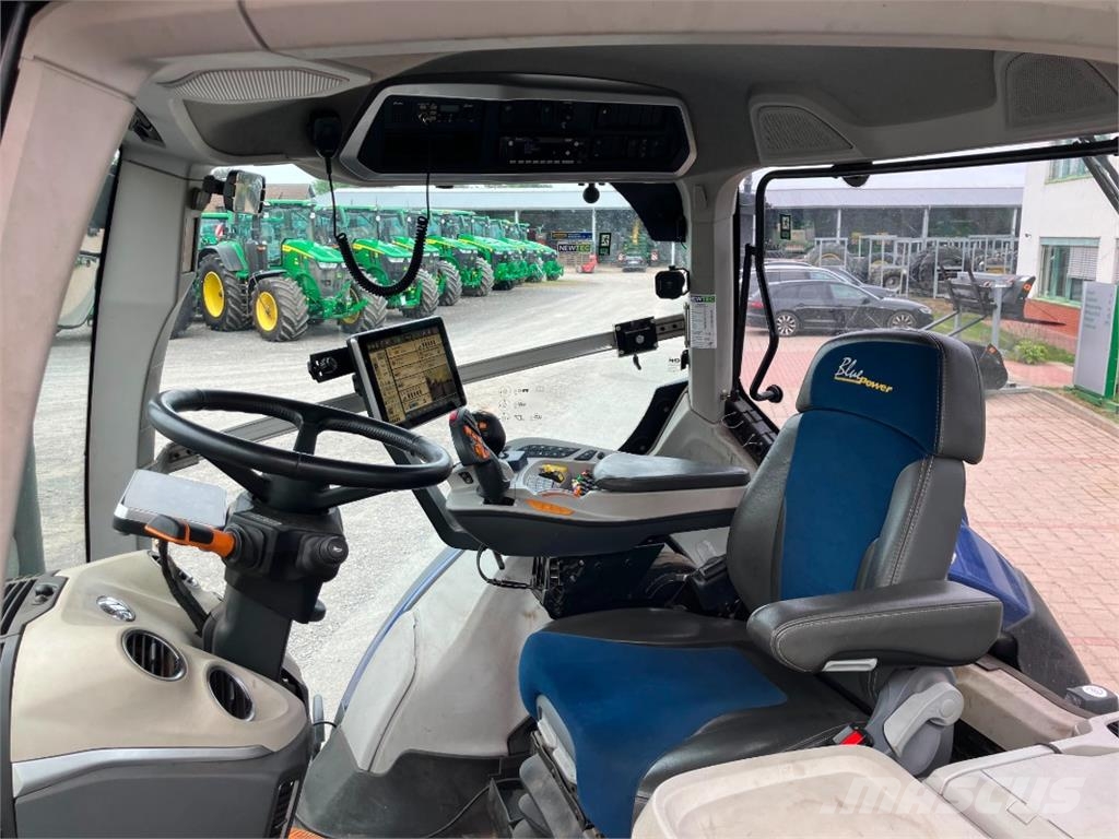 New Holland T7.315 HD Traktorit
