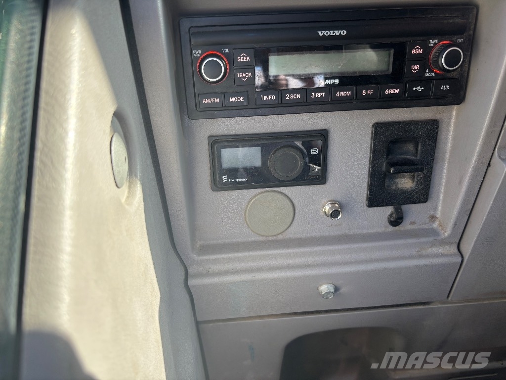 Volvo EWR 170 E / Pyörittäjä, Kärry, 2 kauhaa, Stage V Pyöräkaivukoneet