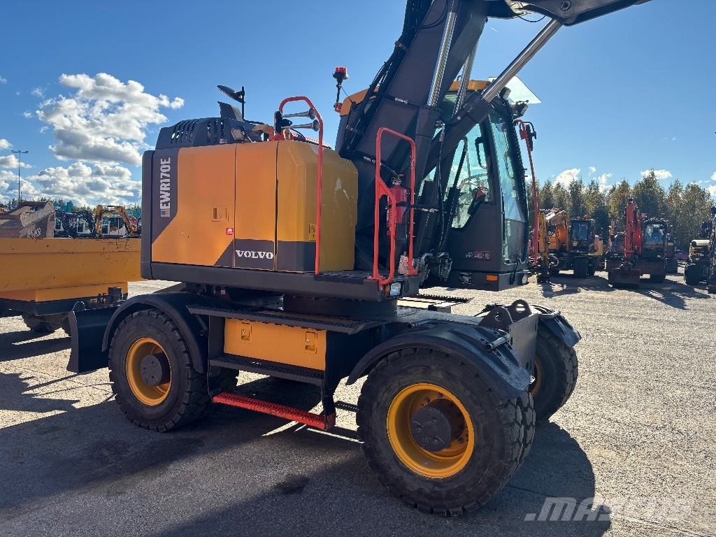 Volvo EWR 170 E / Pyörittäjä, Kärry, 2 kauhaa, Stage V Pyöräkaivukoneet