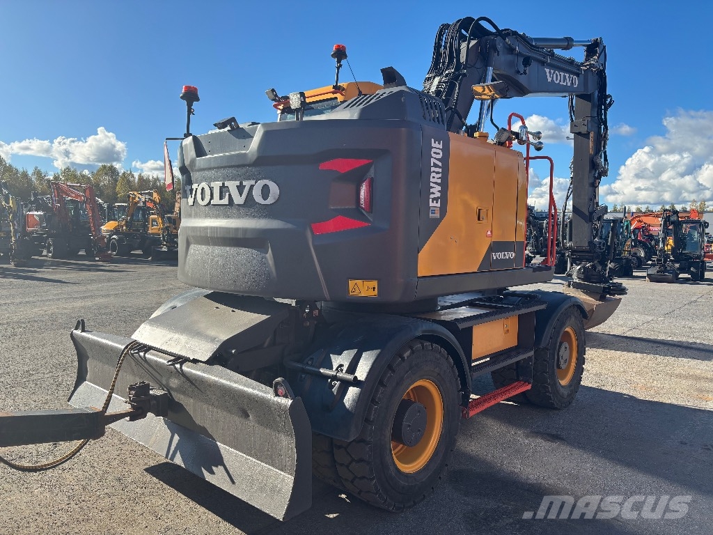 Volvo EWR 170 E / Pyörittäjä, Kärry, 2 kauhaa, Stage V Pyöräkaivukoneet