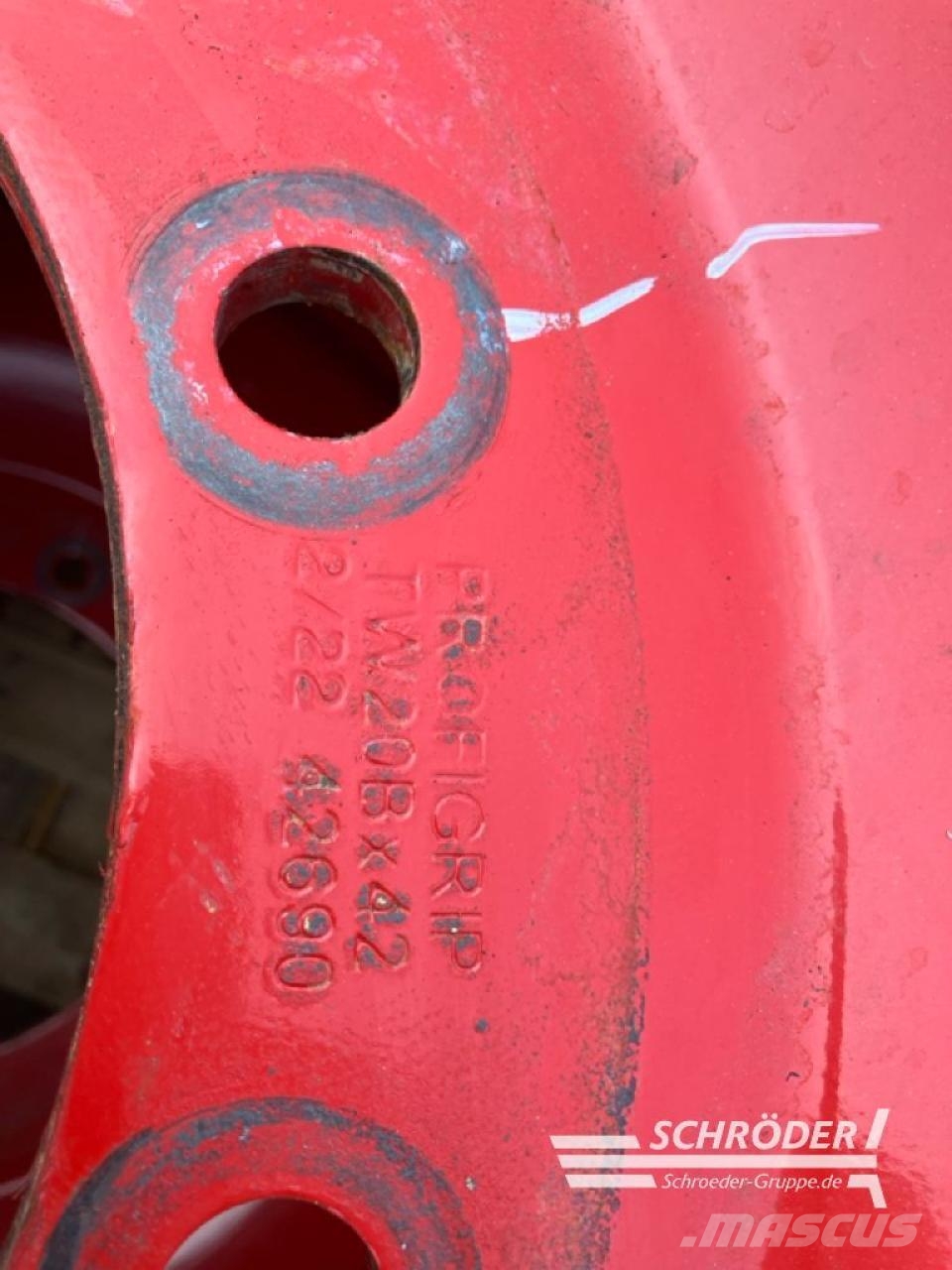 Fendt FELGEN 2X TW20B X 42 (VON FENDT 728) Reifen