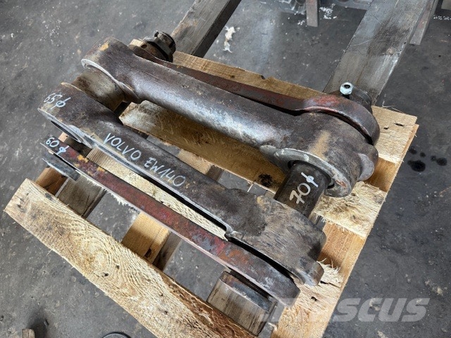 Volvo EW 140 EXCAVATOR LINKS Gieken en dippers