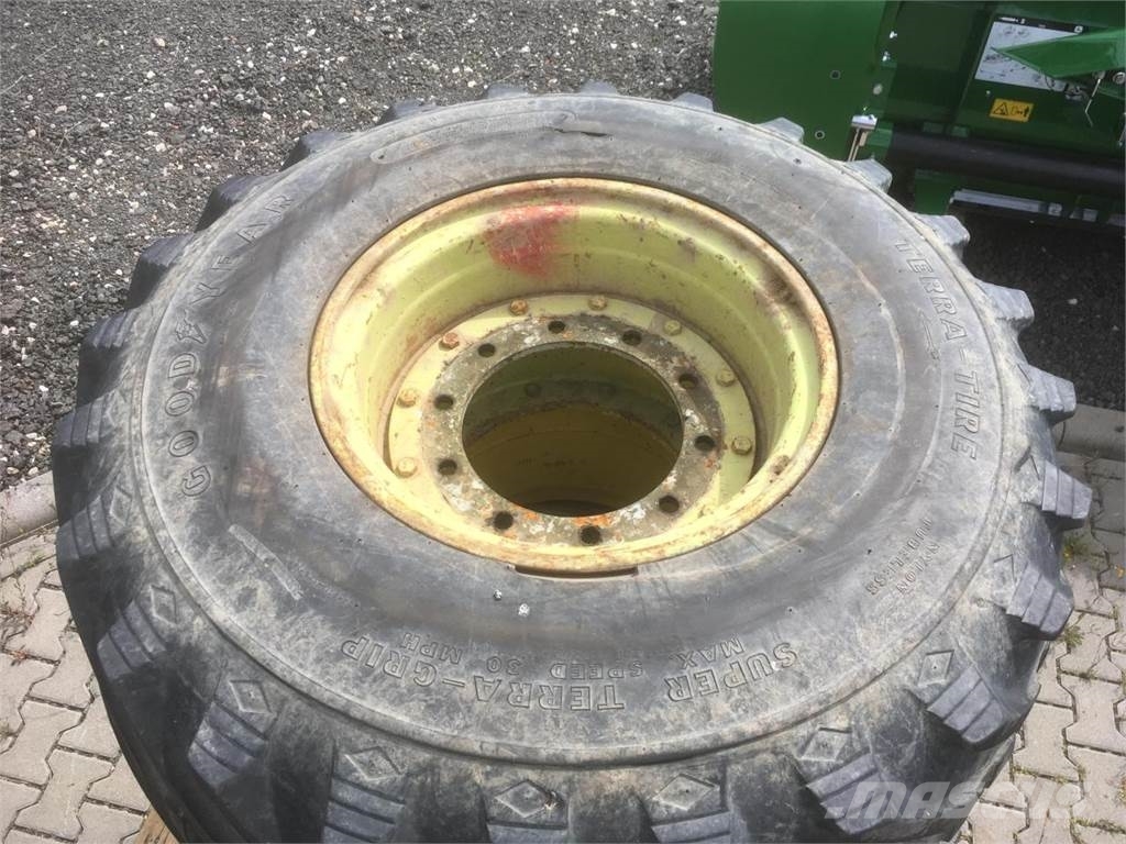 Goodyear 48x3100-20NHS x2 Tyres, wheels and rims