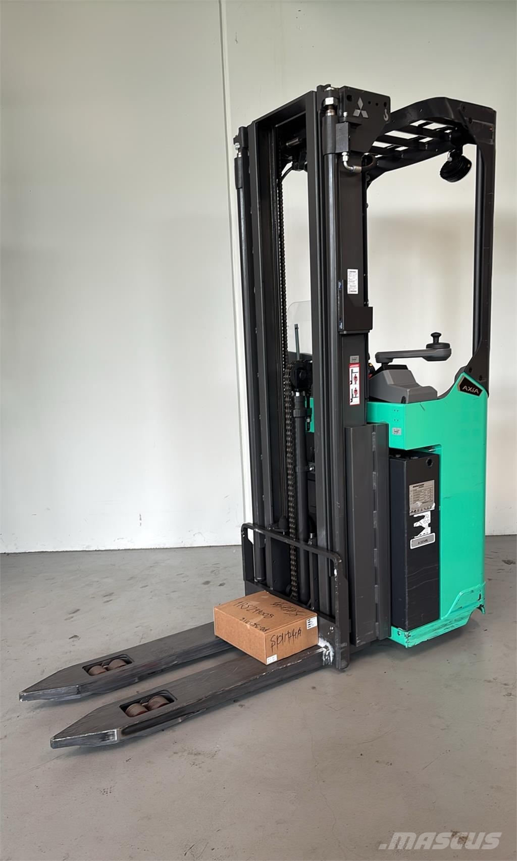 Mitsubishi SBR16N2I Self propelled stackers