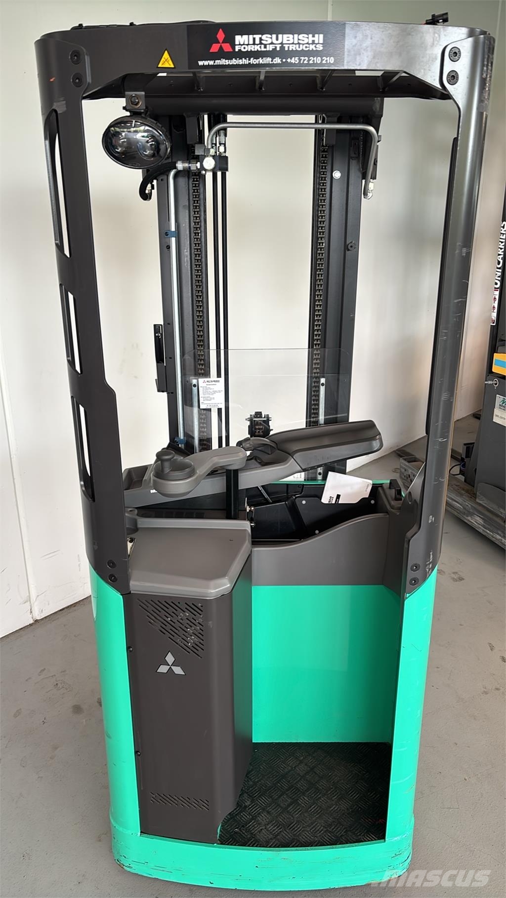 Mitsubishi SBR16N2I Self propelled stackers