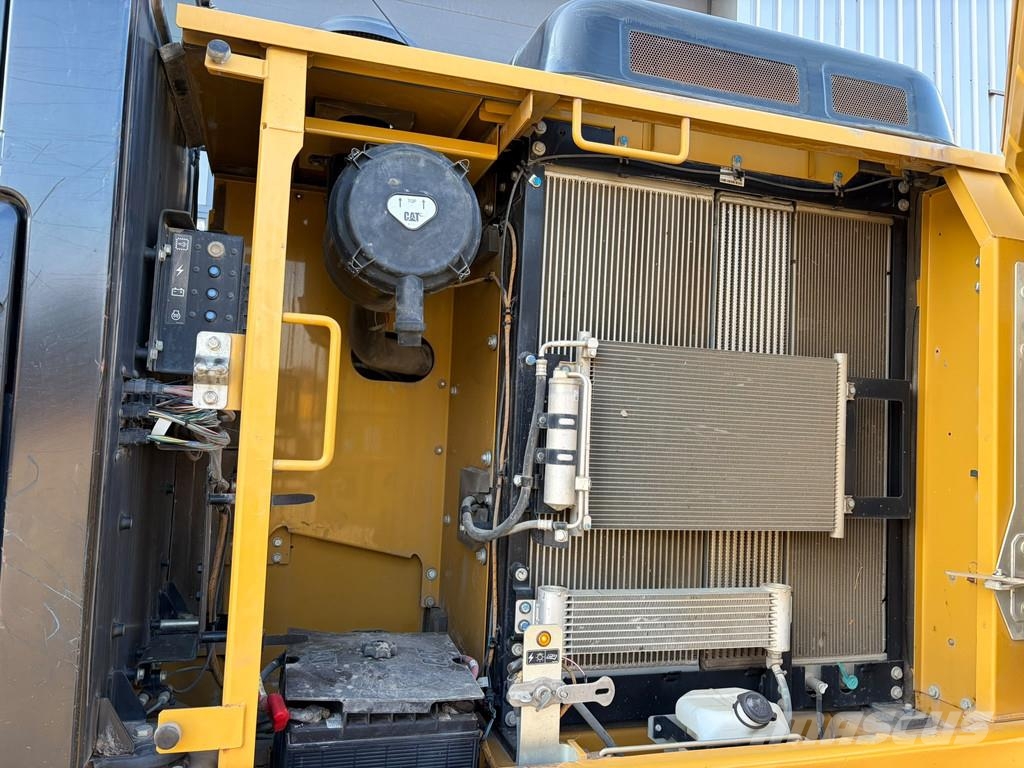 CAT 320FL Bagri goseničarji