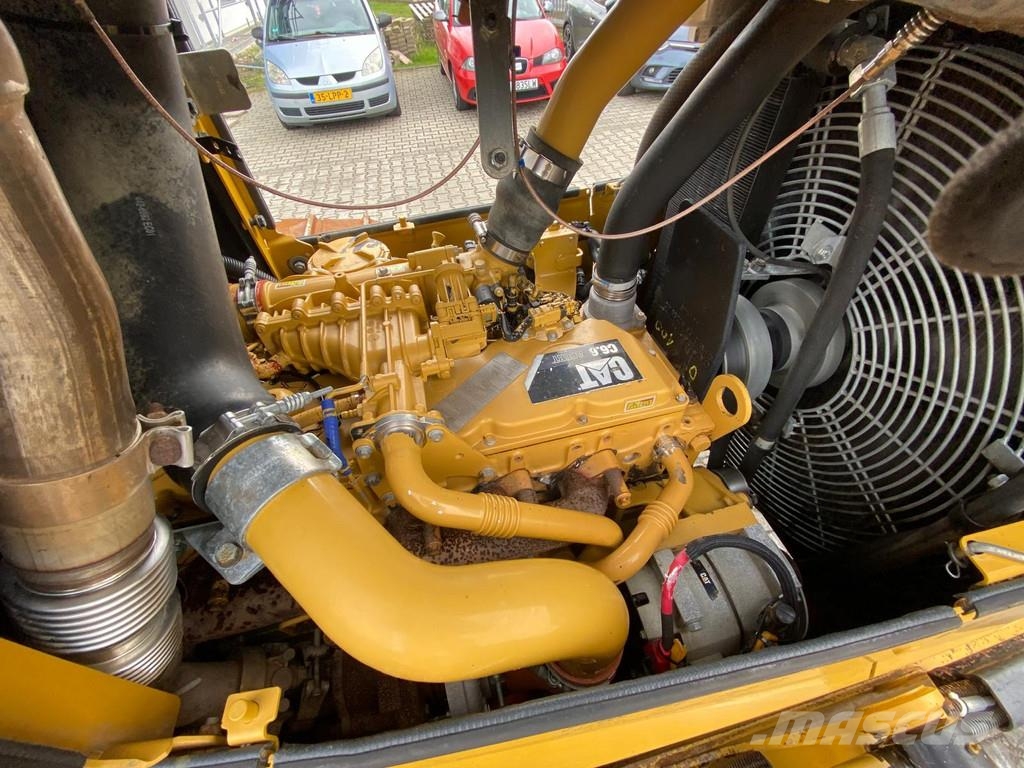 CAT D6N XL . Bulldozer