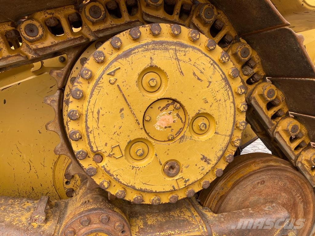 CAT D6N XL . Bulldozer