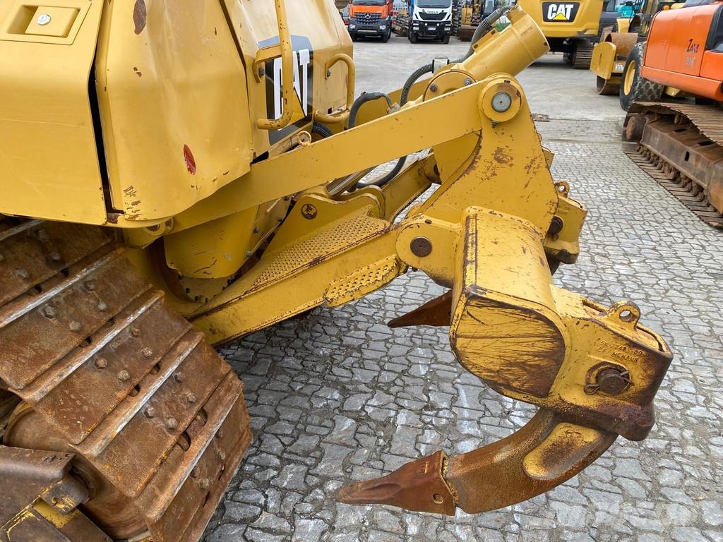 CAT D6N XL . Bulldozer