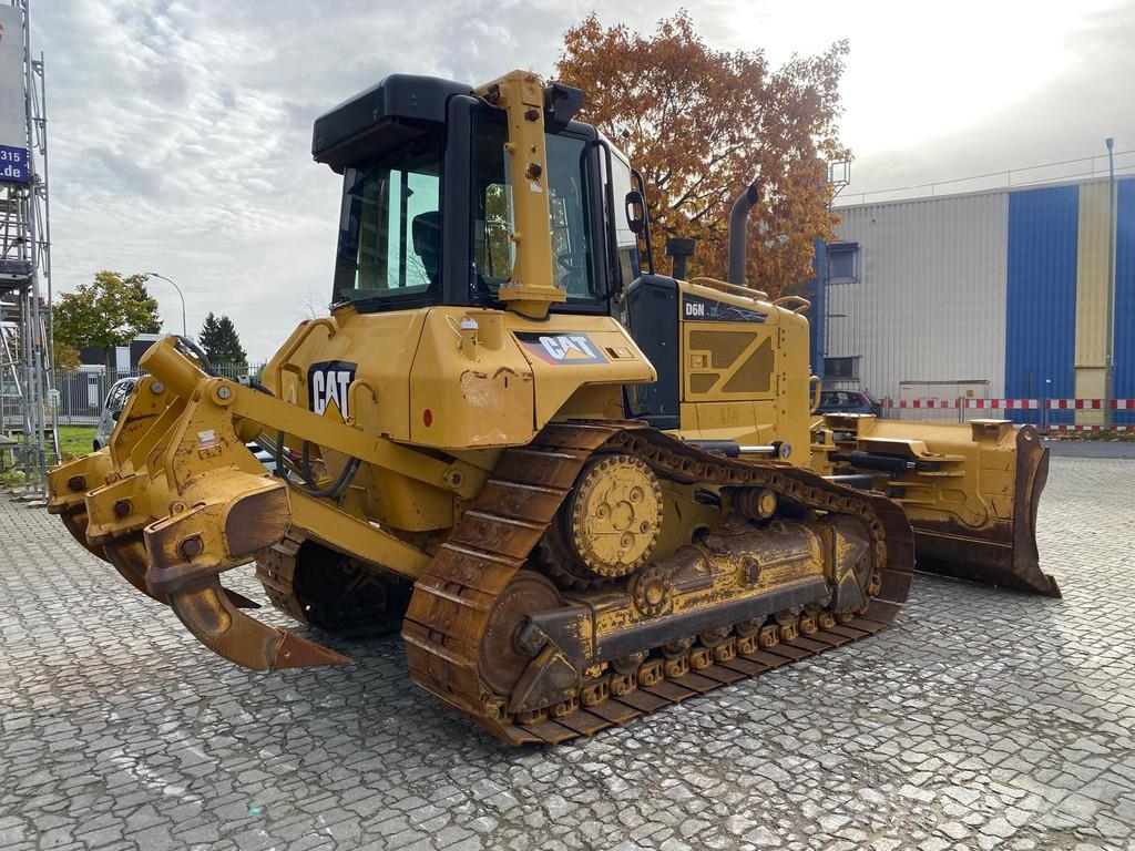 CAT D6N XL . Bulldozer