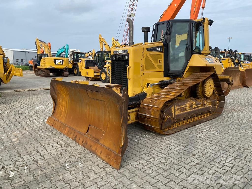 CAT D6N XL . Bulldozer