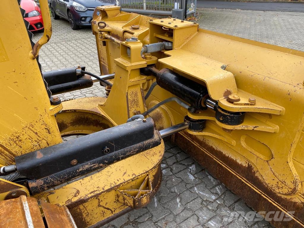 CAT D6N XL . Bulldozer