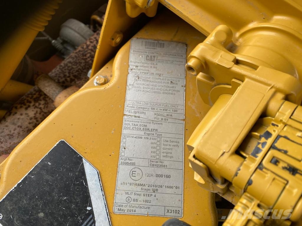 CAT D6N XL . Bulldozer