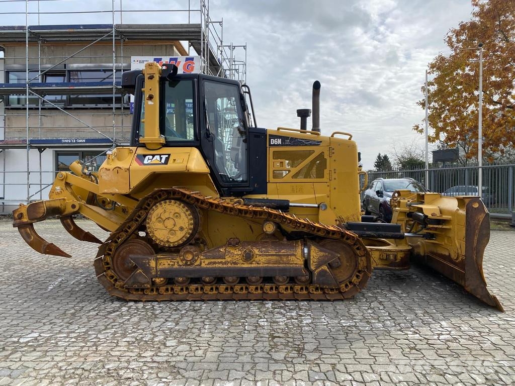 CAT D6N XL . Bulldozer