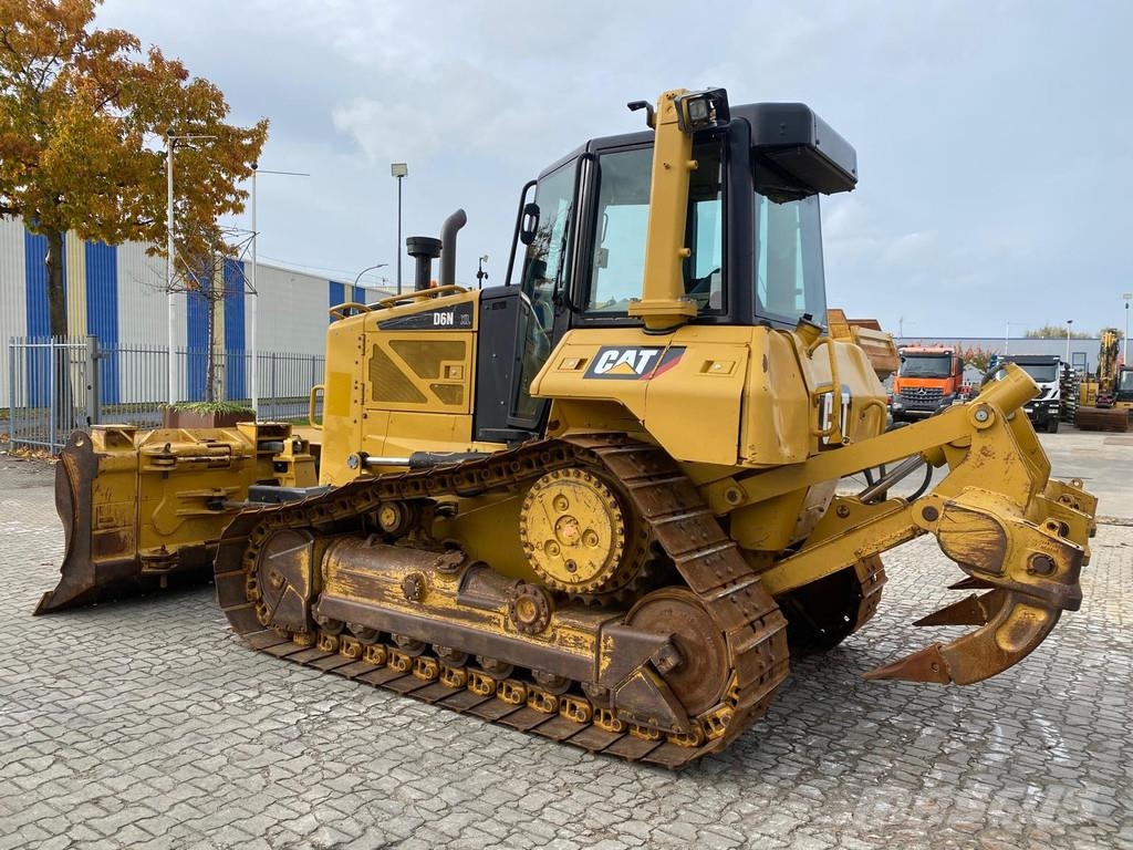 CAT D6N XL . Bulldozer