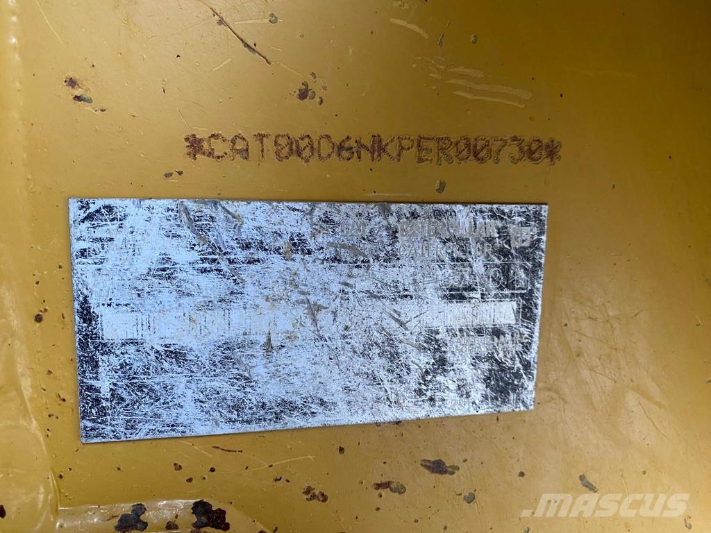 CAT D6N XL . Bulldozer