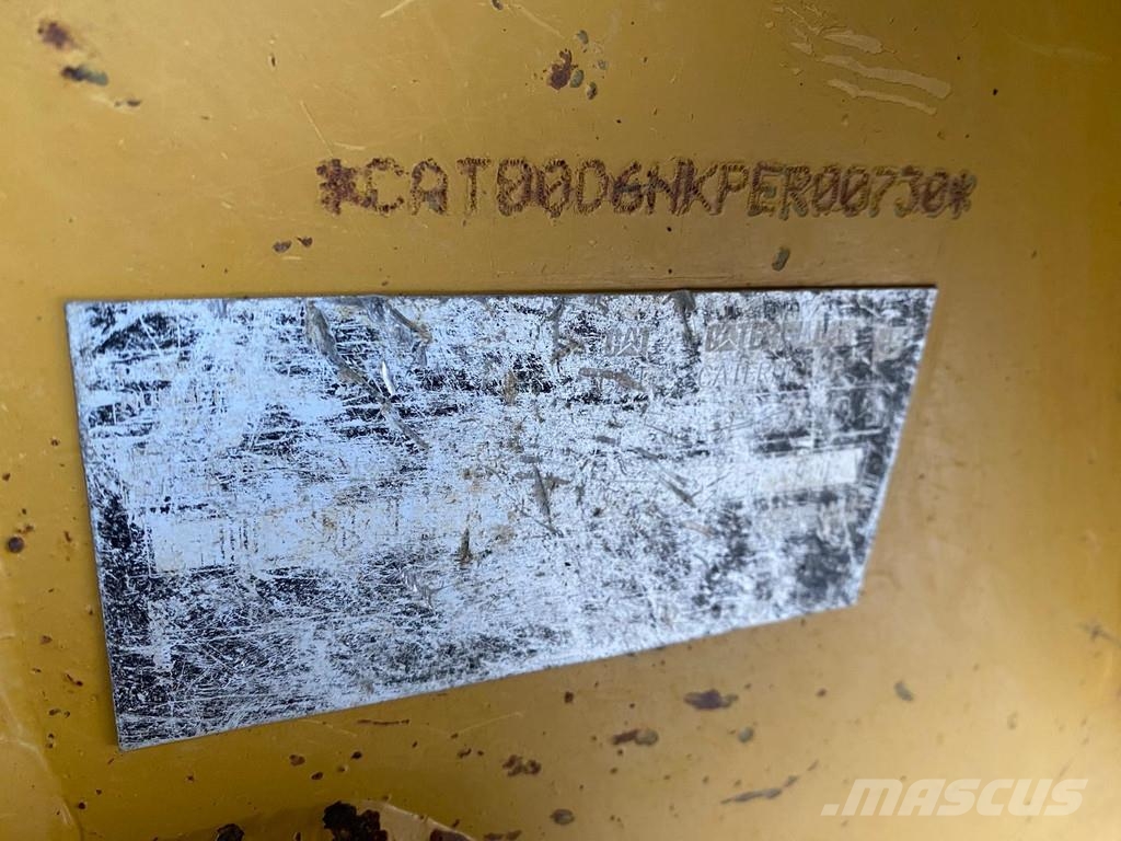 CAT D6N XL . Bulldozer