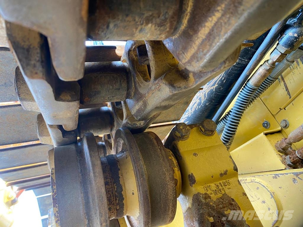 CAT D6N XL . Bulldozer