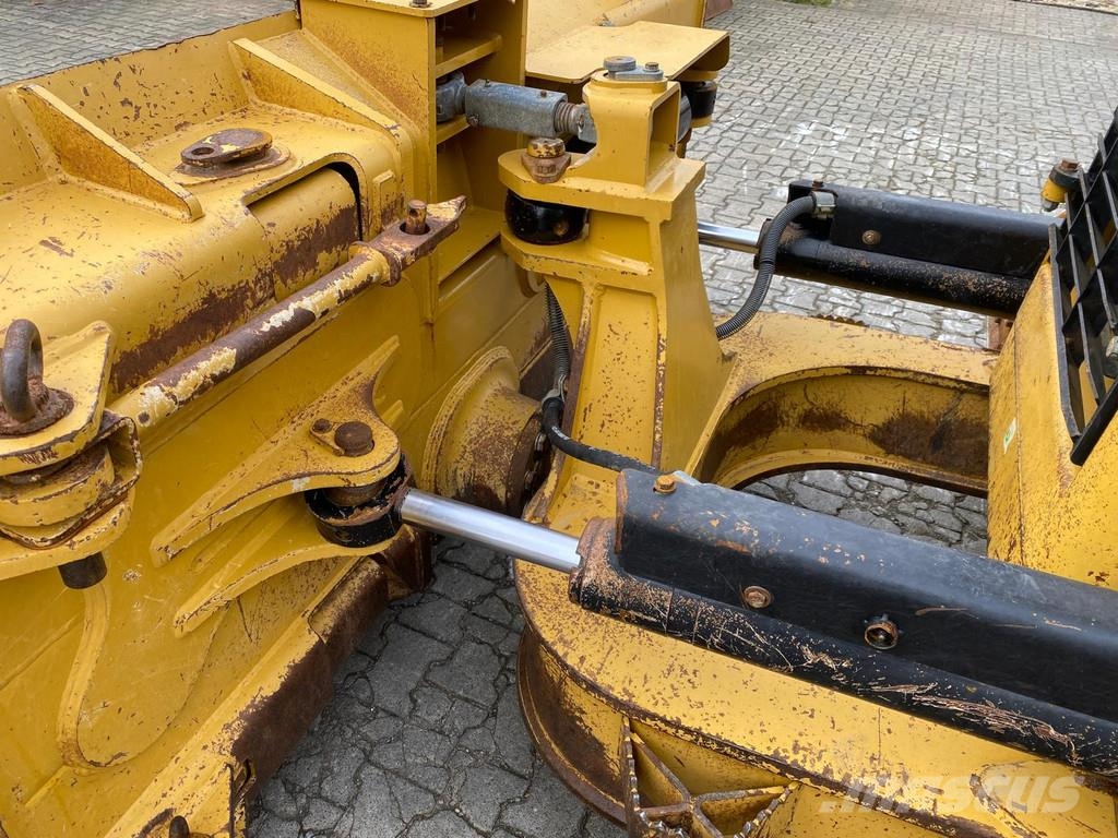 CAT D6N XL . Bulldozer
