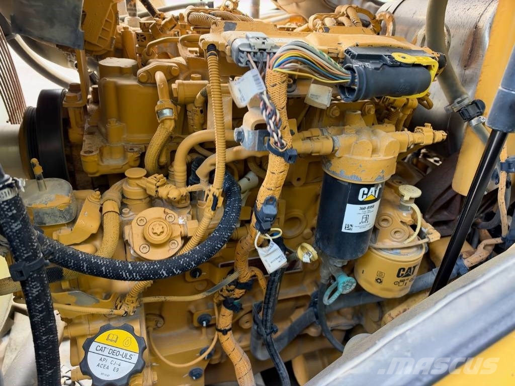 CAT CS 44 B Κύλινδροι με επίσωτρα με αέρα