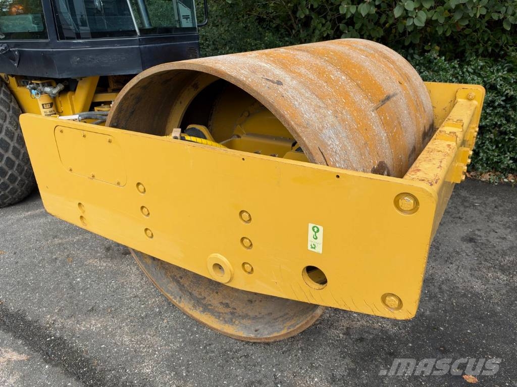 CAT CS 44 B Κύλινδροι με επίσωτρα με αέρα